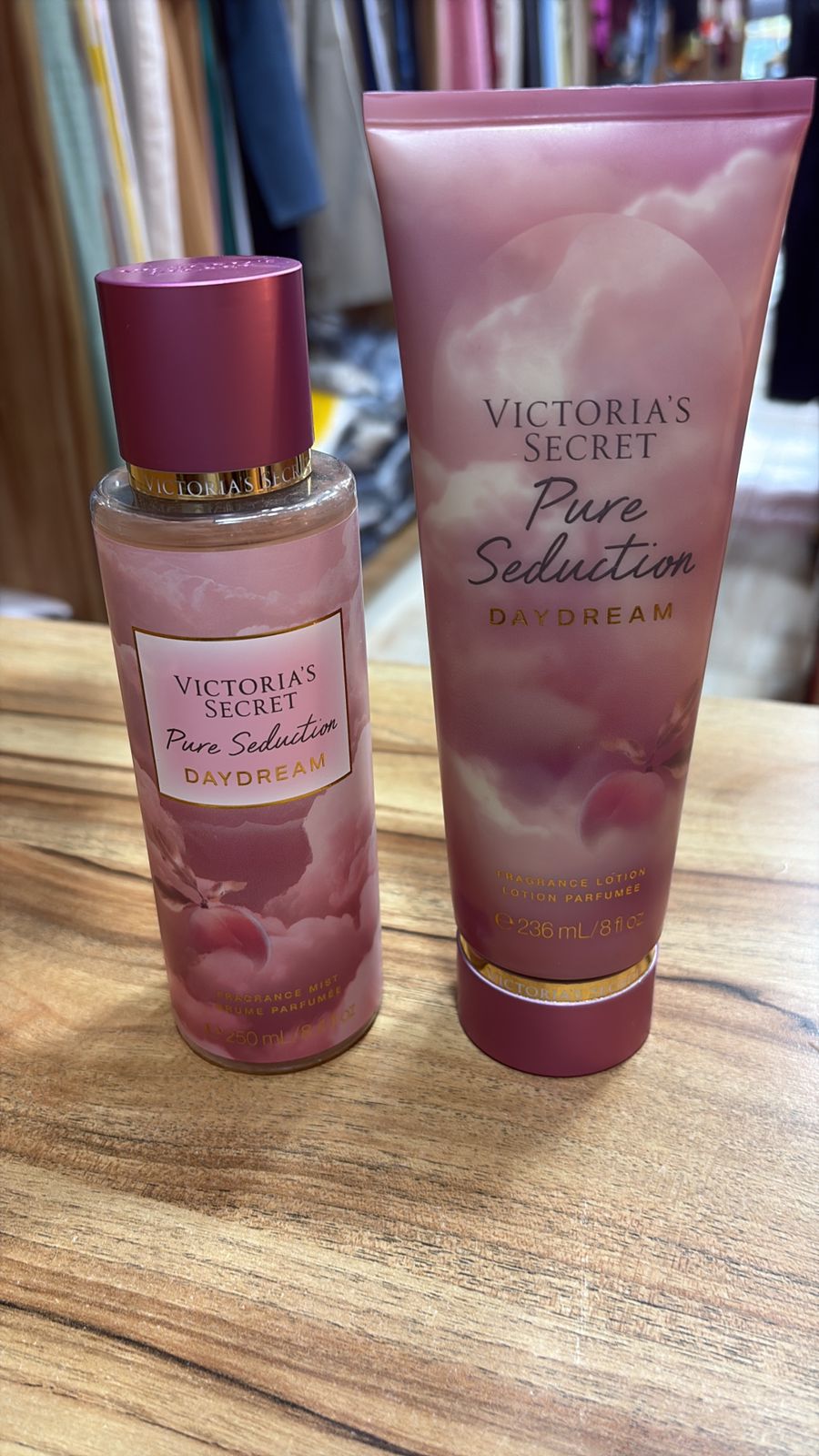 Kit Victoria’s Secret Pure Seduction Daydream Body Splash 250ml + Hidratante 236ml - Leon Elegance