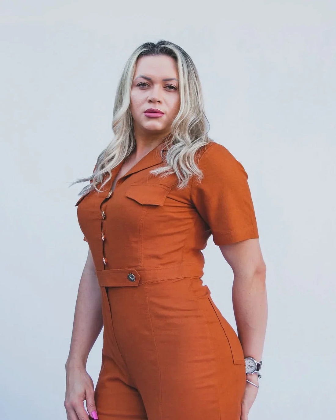 Macacão KLEPTON Terracota Manga Curta - Leon Elegance