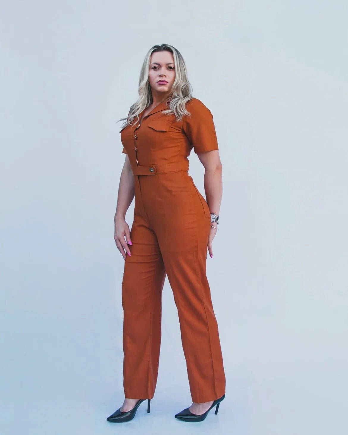 Macacão KLEPTON Terracota Manga Curta - Leon Elegance