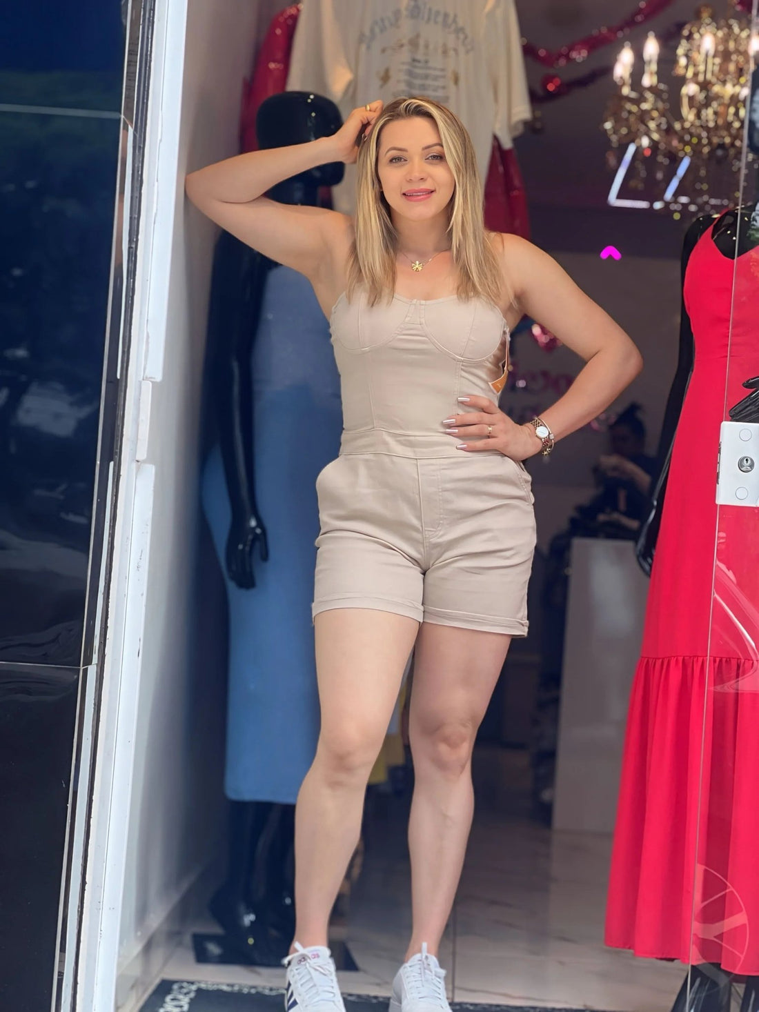 Macaquinho Feminino Sawary Beige - Leon Elegance