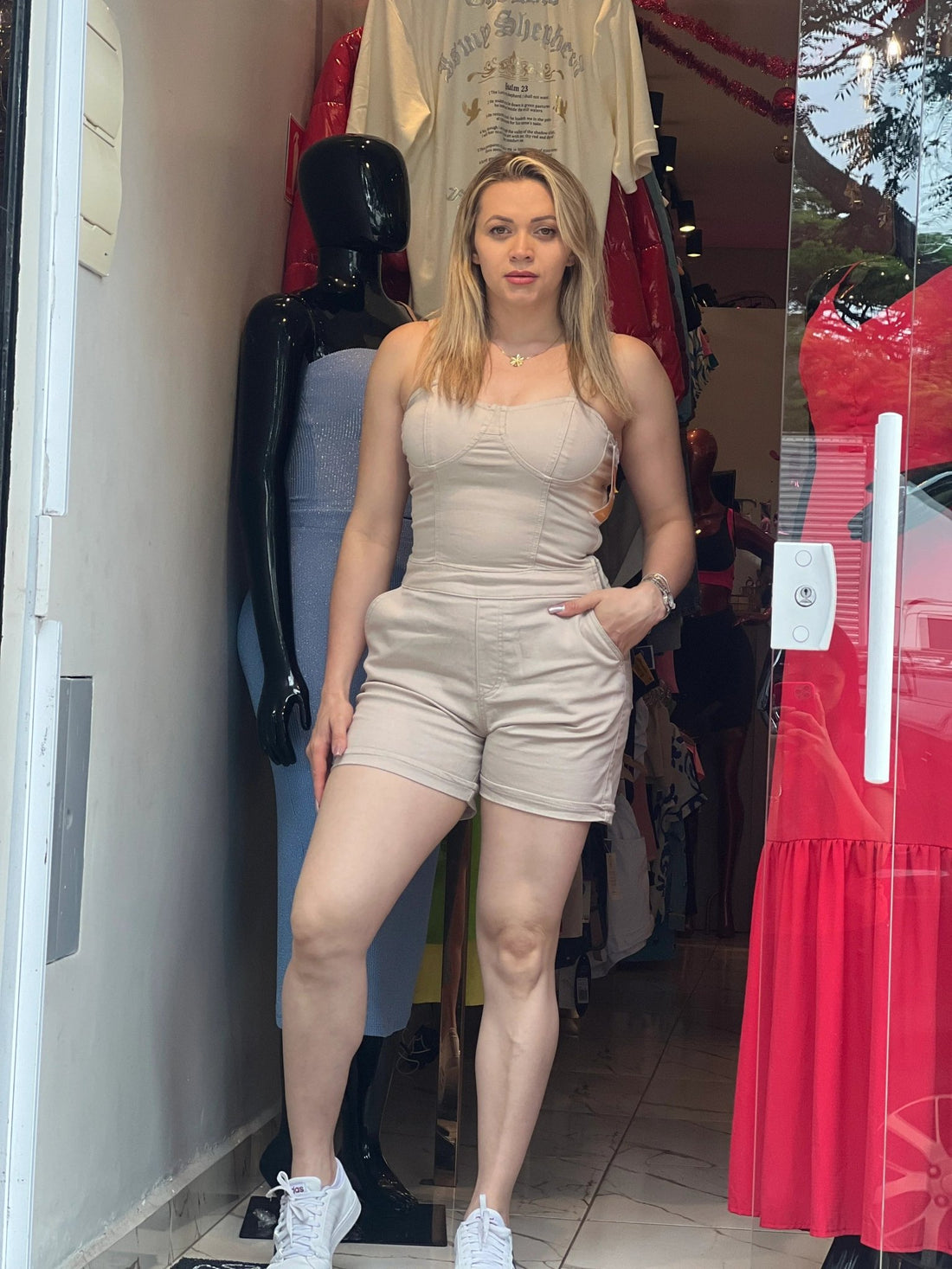 Macaquinho Feminino Sawary Beige - Leon Elegance