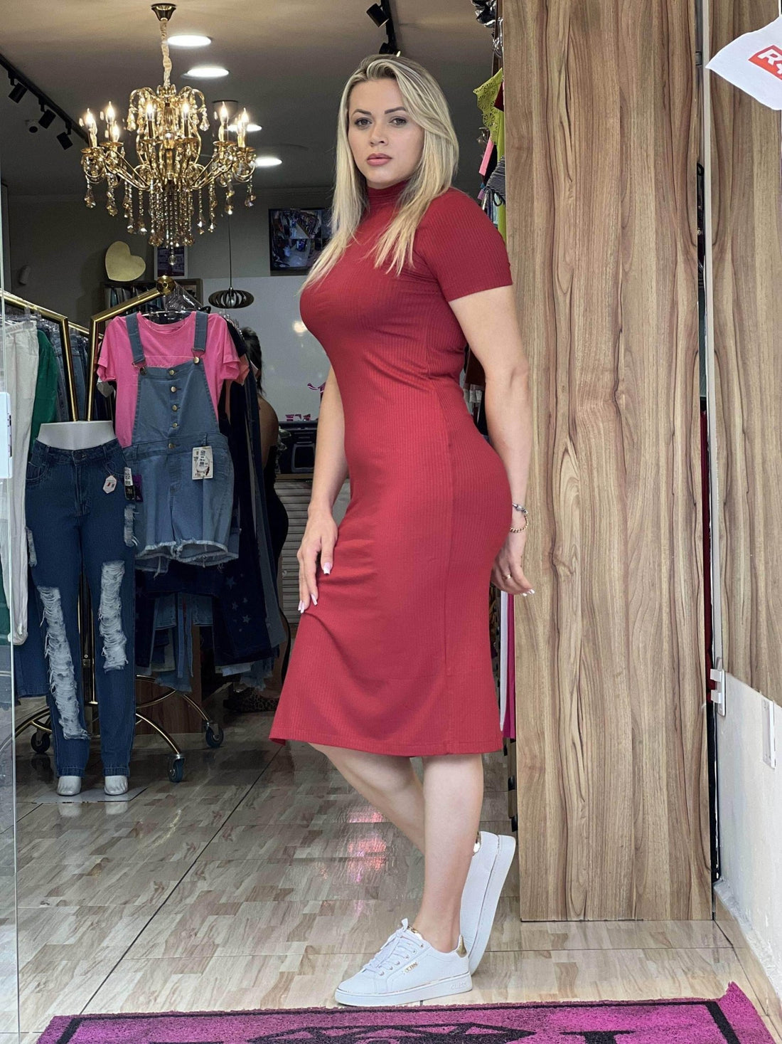 Vestido Canelado Preto Midi com Fenda - Leon Elegance