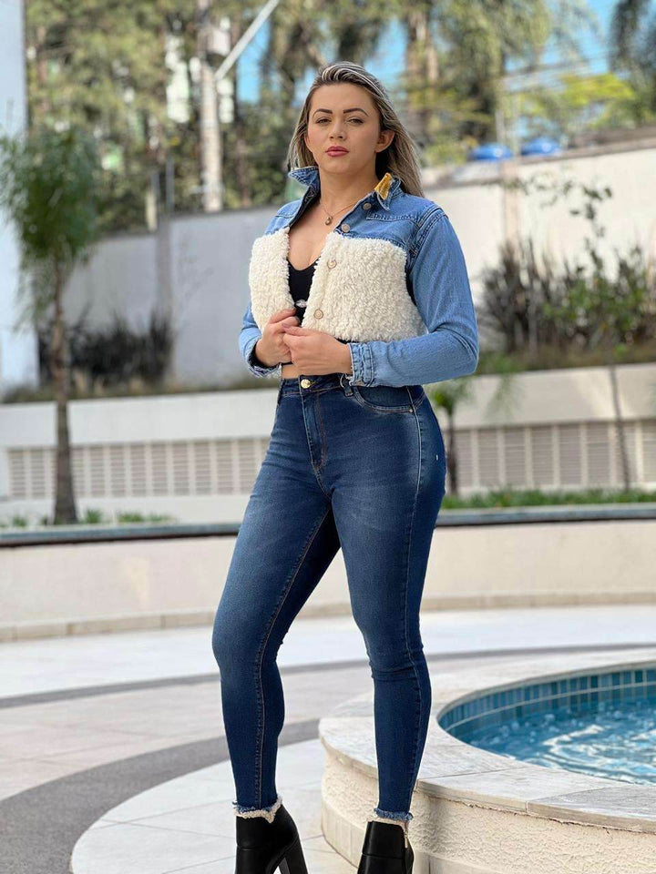 Jaqueta Cropped Jeans Bicolor Pelúcia Leon - Leon Elegance